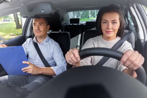 Helpful Guide to Defensive Driving for Confident and Controlled Driving
