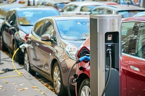 Discover the Difference Between Hybrid Cars and Electric Cars for Better Driving Choices