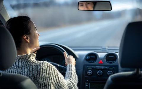 How to Drive on Highways Safely and Maintain Speed Control with Confidence